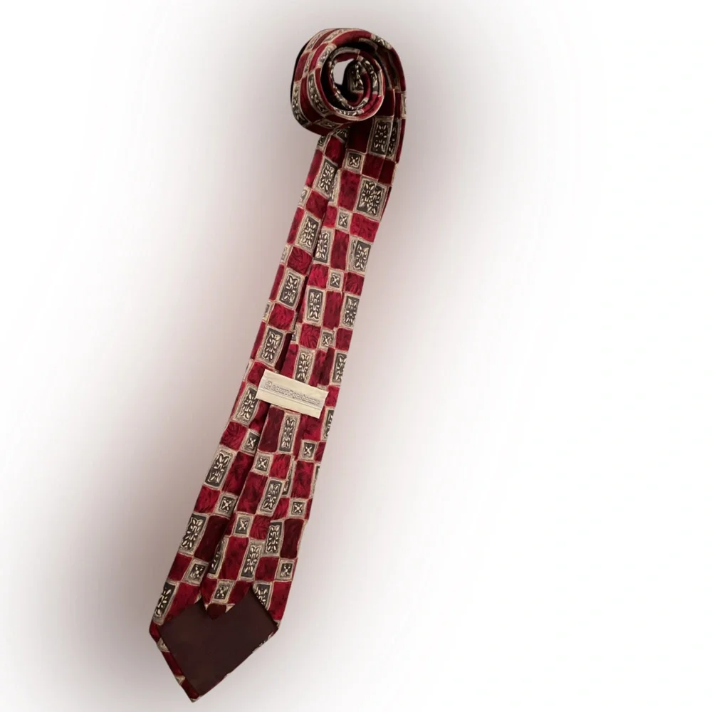 😎 Courreqci red patterned 100% silk neck tie made in USA